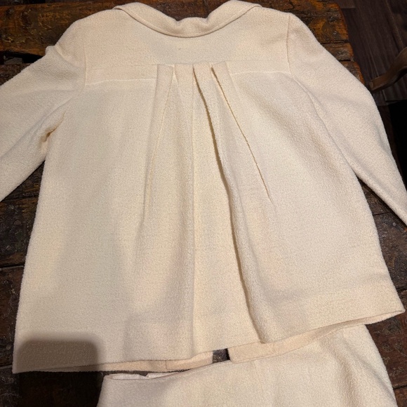 Vintage Oscar De La Renta ladies skirt and matching jacket set - Picture 2 of 9